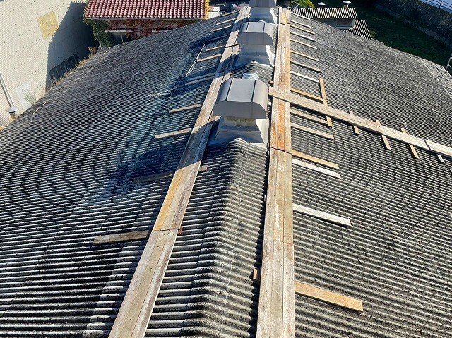 稲美町で棟修理における杉板の施工後